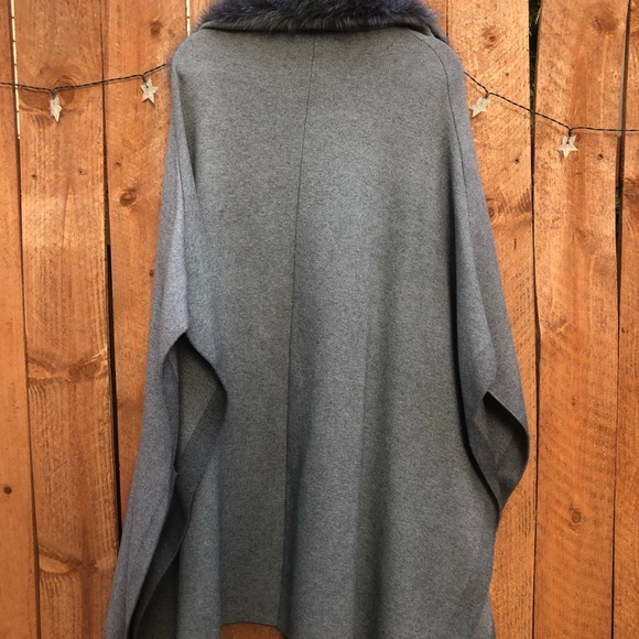 Zara Knit Cape Poncho Faux Fur Collar SMALL - Picture 13 of 13